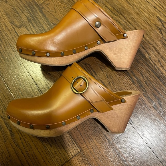 Gorgeous leather Isabel Marant clogs perfect for Fall and Winter - Picture 5 of 9